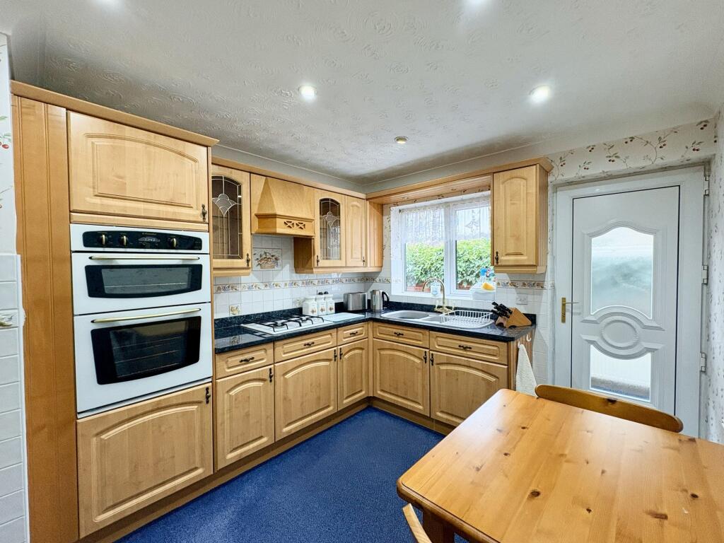 Birkdale Close, Doncaster, DN4 photo 4