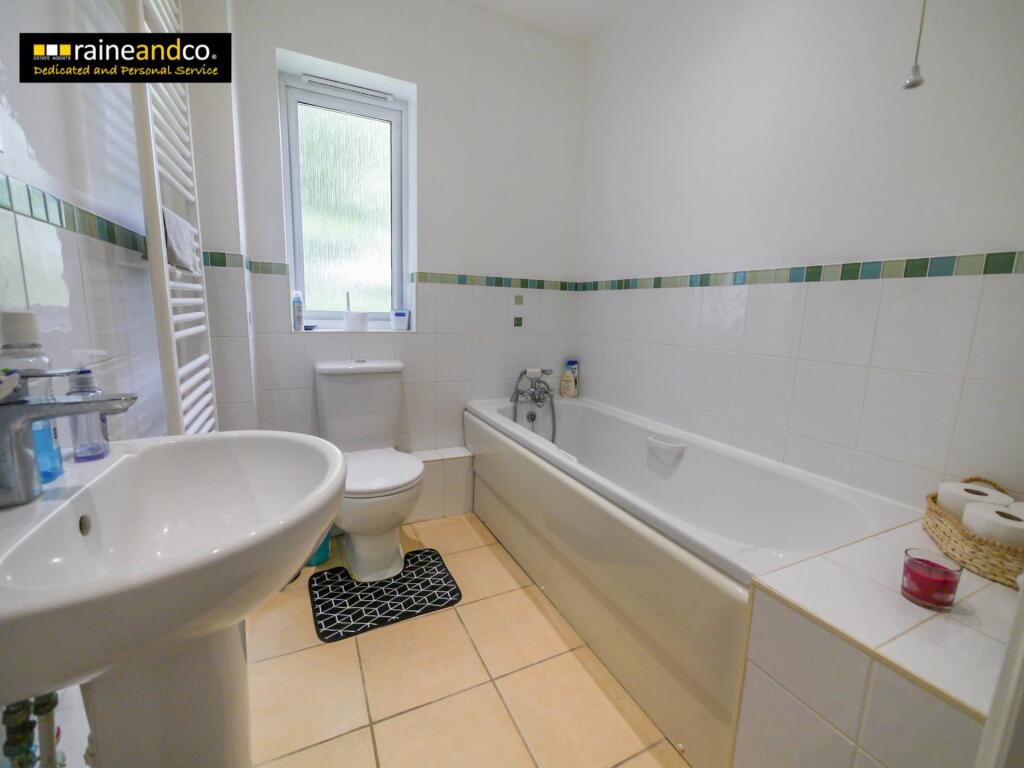 Apartment in Welwyn Hatfield, Roe Green, Hatfield - View 4
