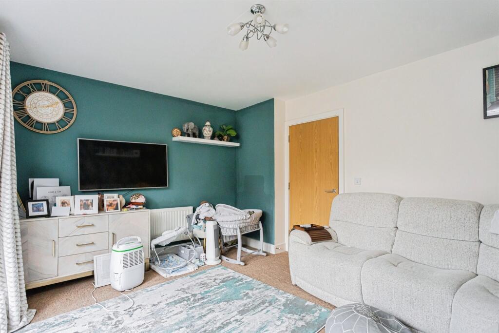 Lexington Drive, Haywards Heath photo 4