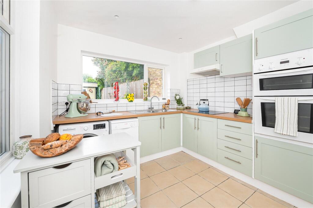 House in Twickenham - More