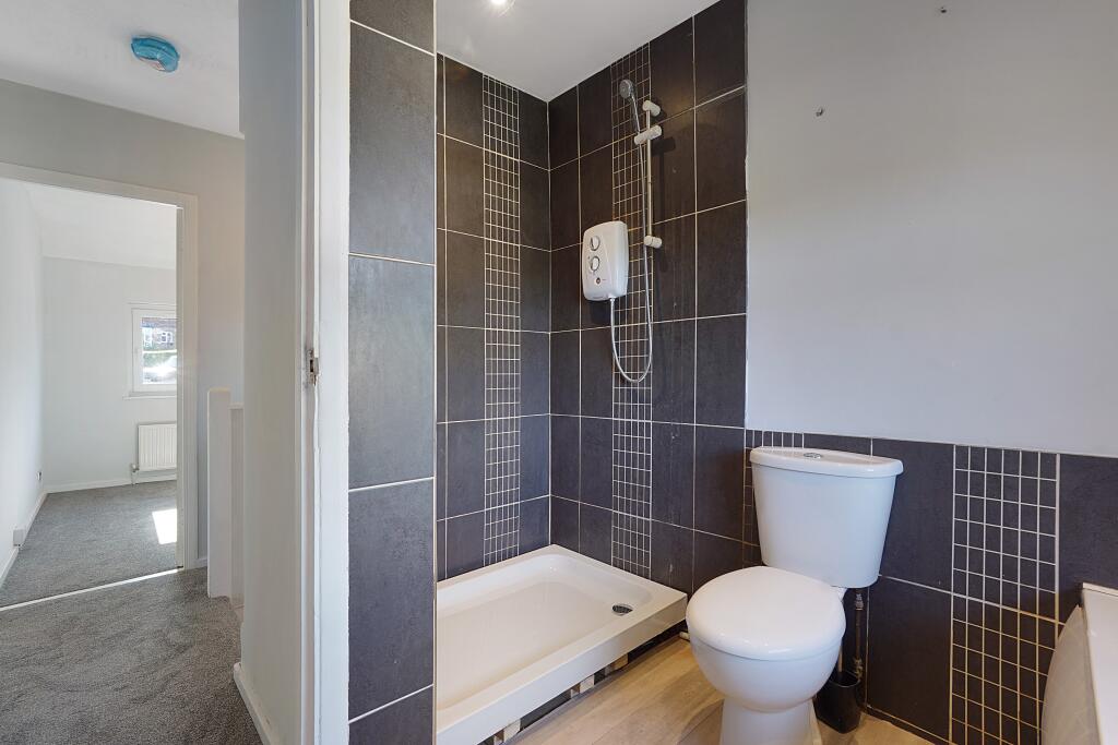 House in Chatham, Medway - More
