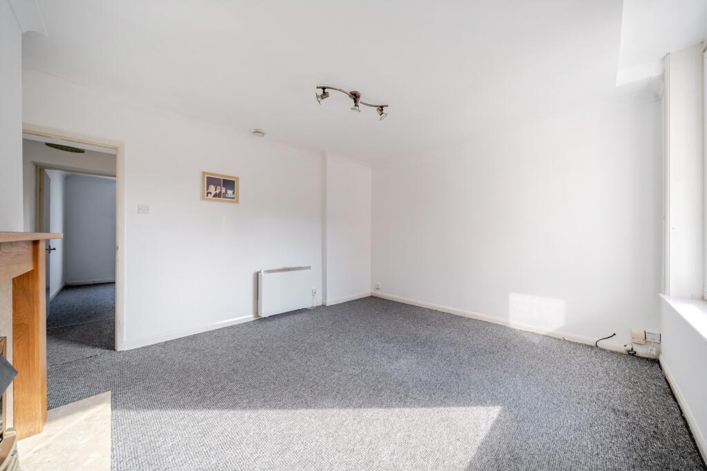 House in Lincoln, Lincolnshire - More