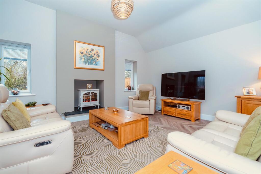House in North Kesteven, Dunston - More