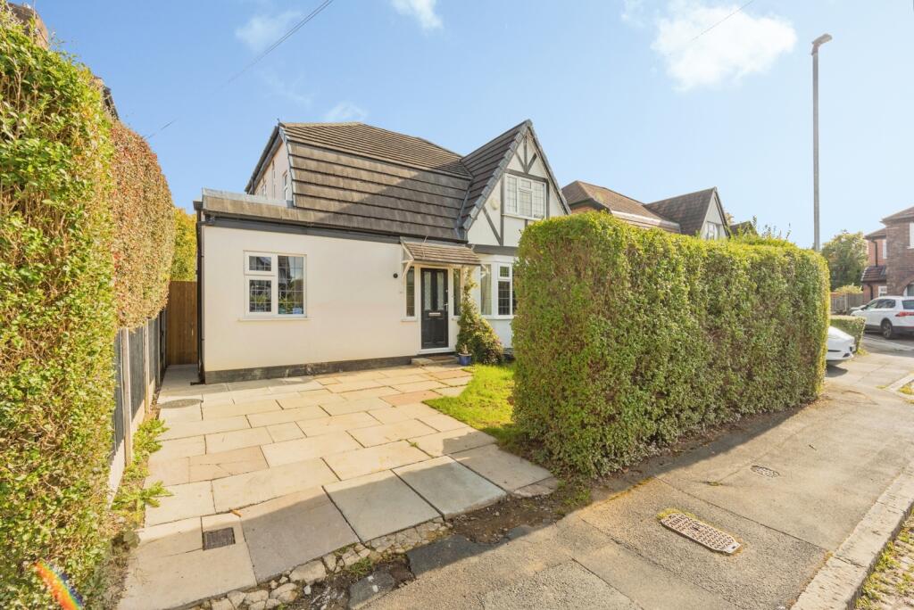 3-bed detached on Kirkby Avenue, Sale, Greater Manchester, M33, £725,000