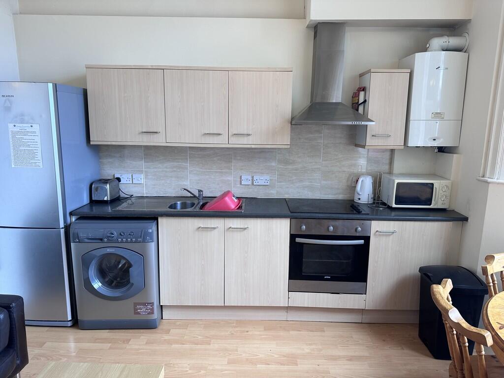 5 bedroom maisonette for rent