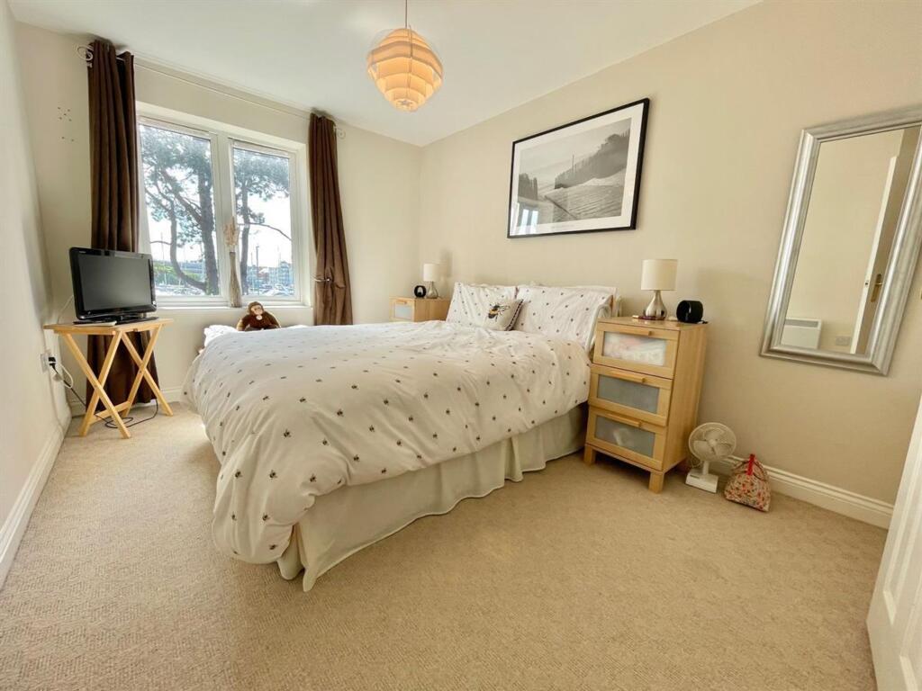 Apartment in Dorchester - View 2