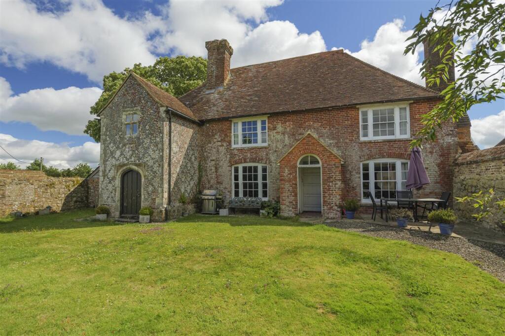 Main image of property: Ruffyns, Roman Road, Aldington