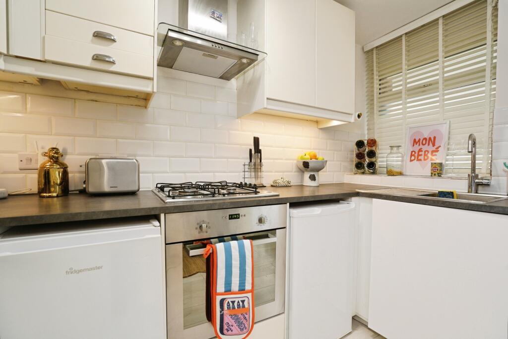 Hillfield, Hatfield, AL10 - View 4