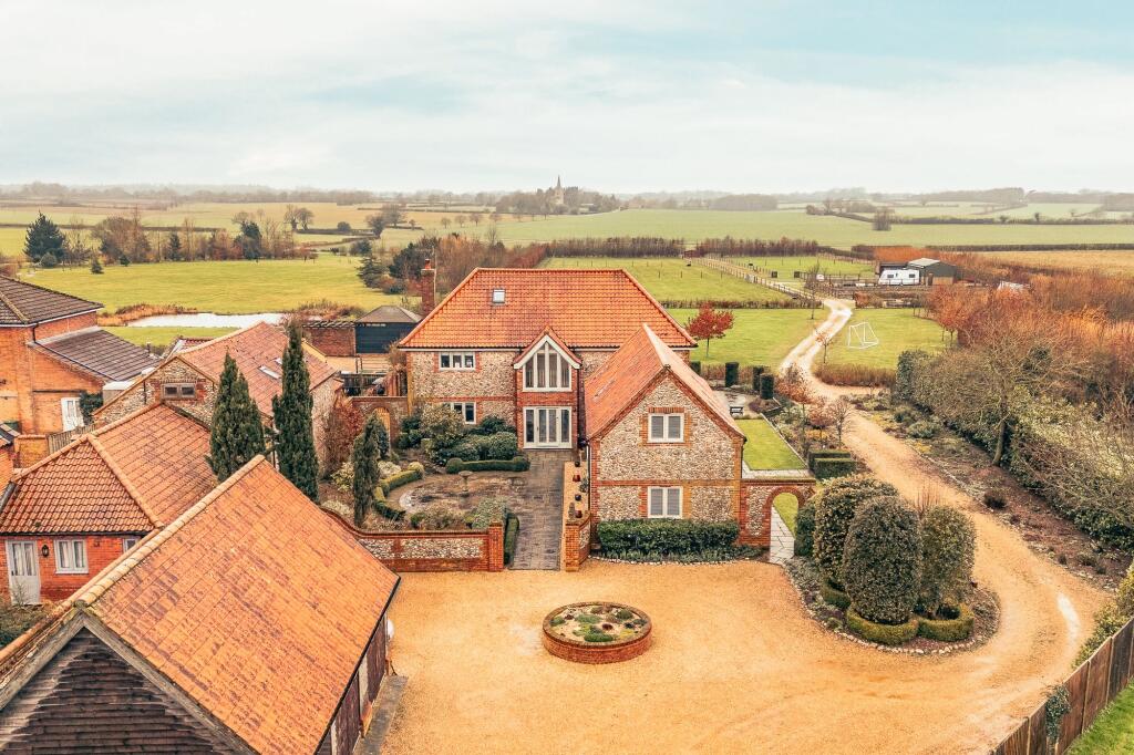 Main image of property: Family Home in Fantastic Grounds in Beeston