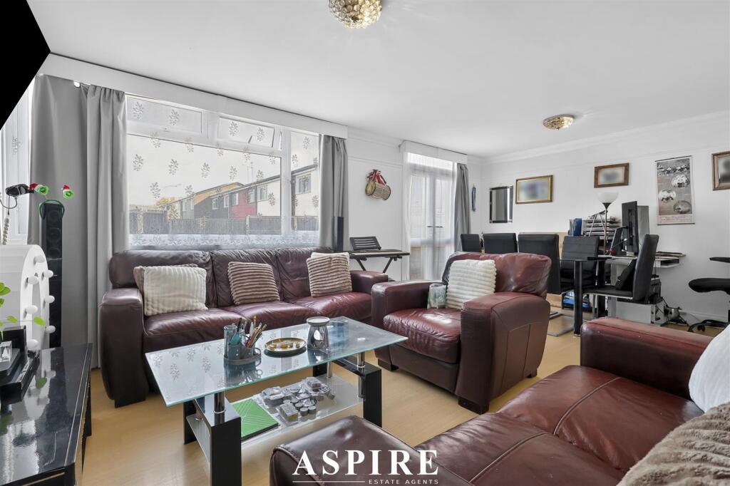 House in Basildon, Essex - View 5