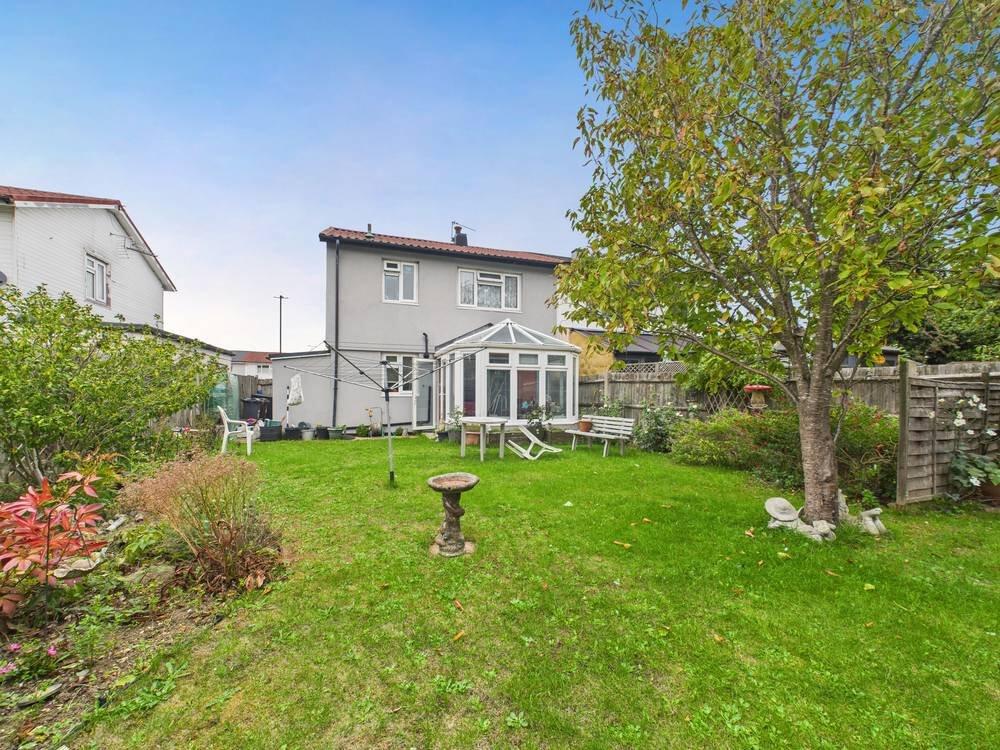 Newgate Close, Feltham, Middlesex, TW13 photo 3