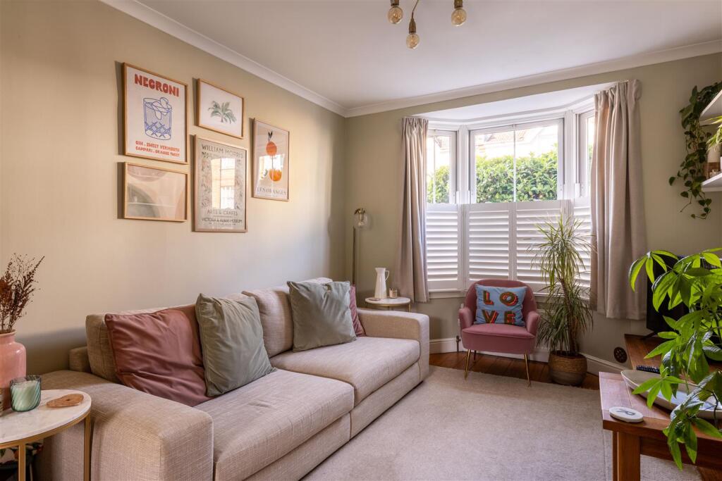 House in Redhill, Earlswood - View 5