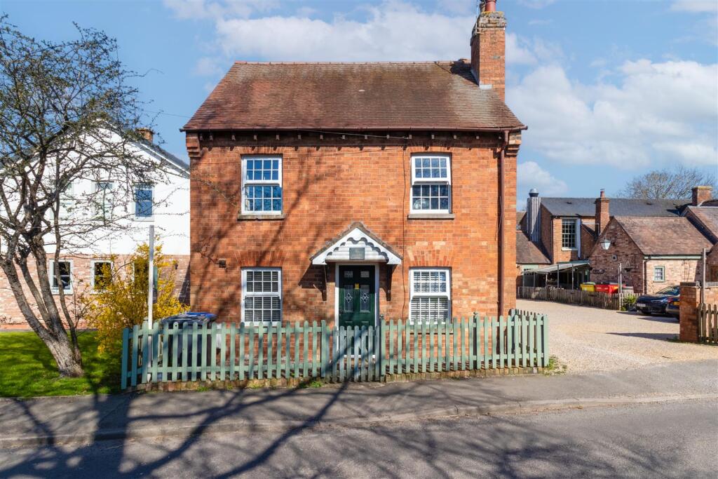 Main image of property: Cherry Tree Cottage, Leamington Road, Long Itchington