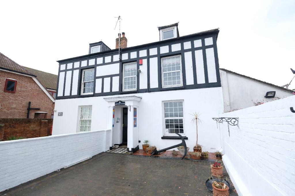 Main image of property: The Promenade, Hythe, Southampton, SO45 6DS