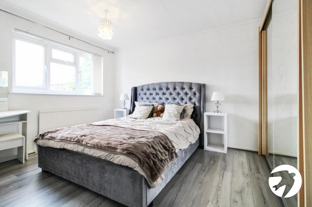 House in Gravesham, Gravesend - More