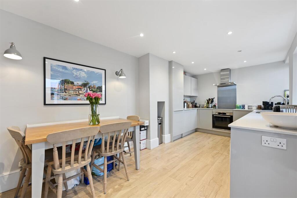 House in London - View 3