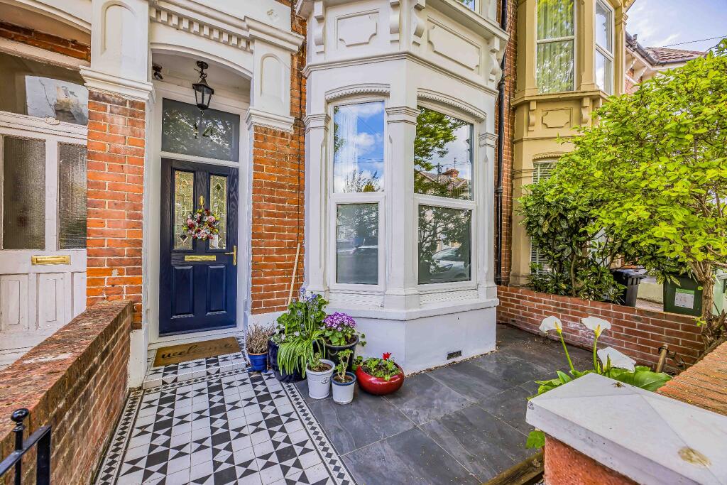 House in Portsmouth, Southsea - View 2