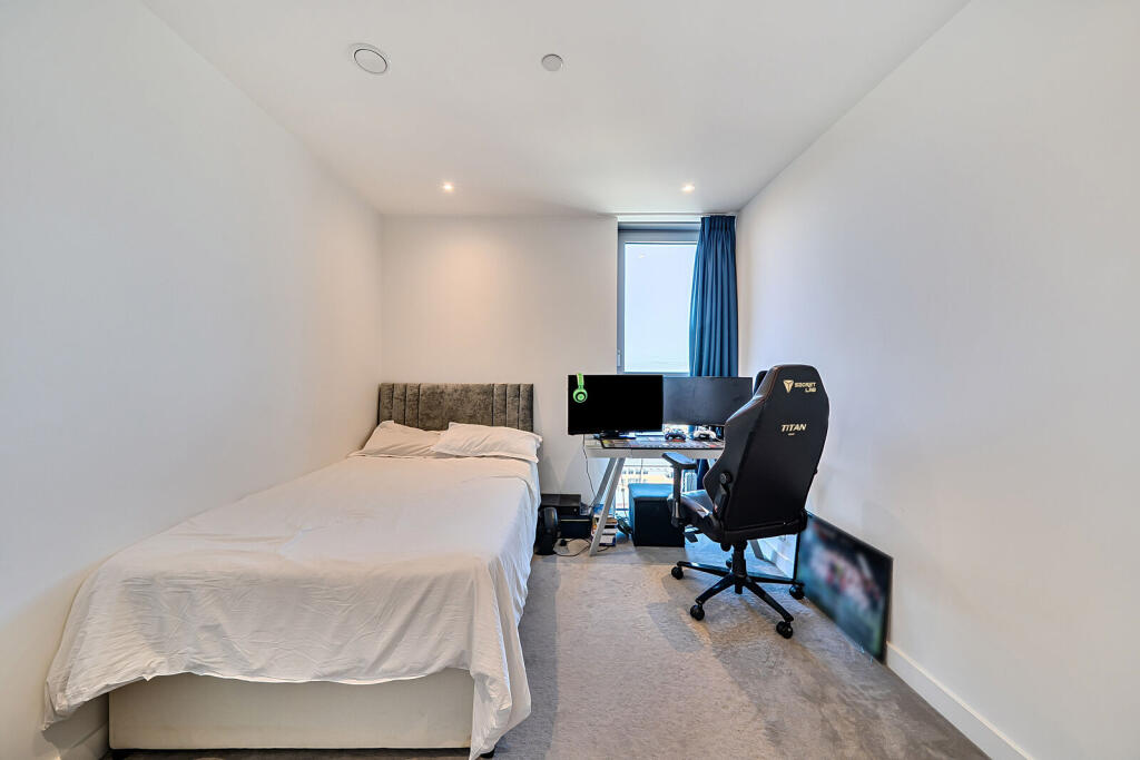 Apartment in Watford, Hertfordshire - View 5