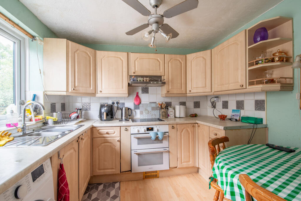 Wellington Road, Wilsden, West Yorkshire, BD15 - View 3