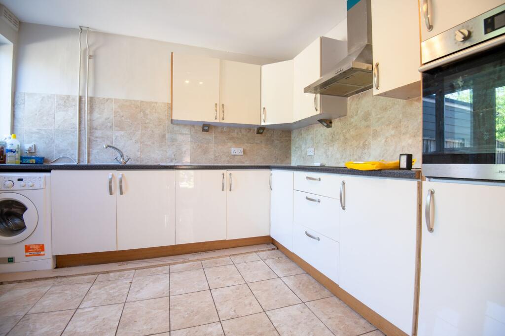 Windsor Road, Wellingborough, NN8 - View 3
