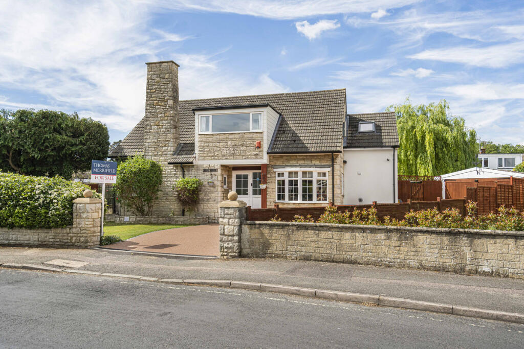 4-bed detached on Cedar Drive, Bicester, OX26, £525,000