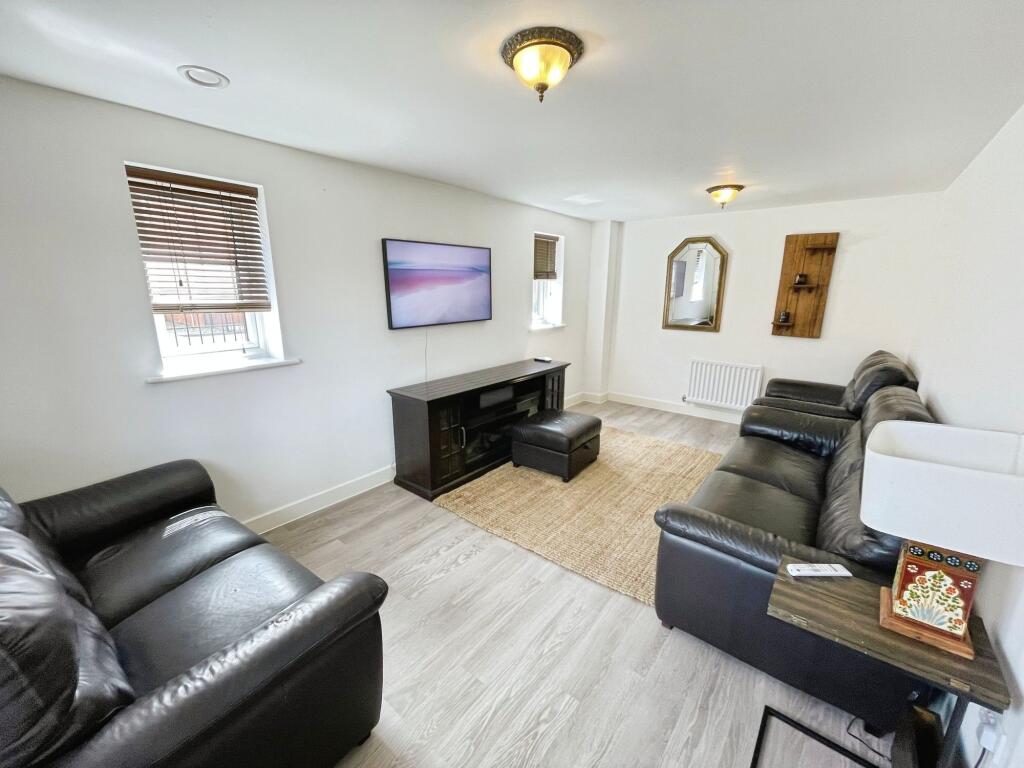Freshfields Close, Basingstoke, RG23 photo 2