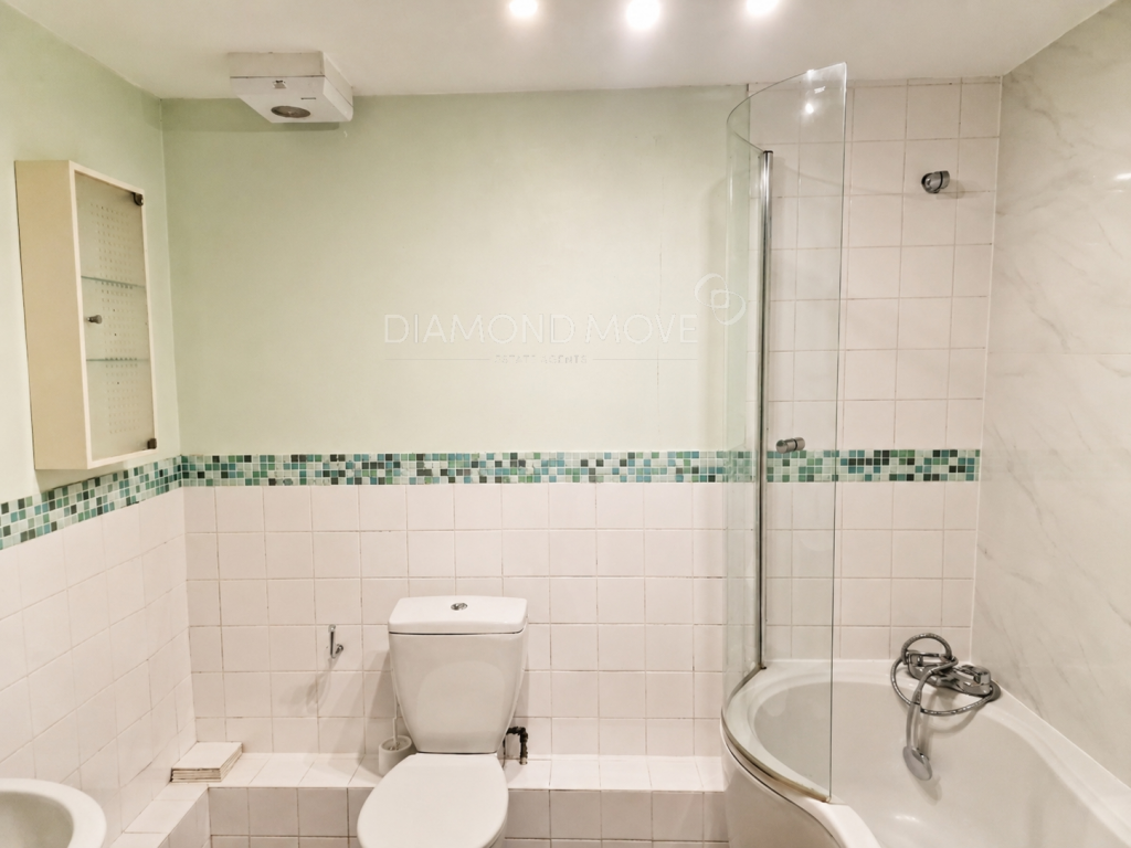 Apartment in London, Worton - View 3