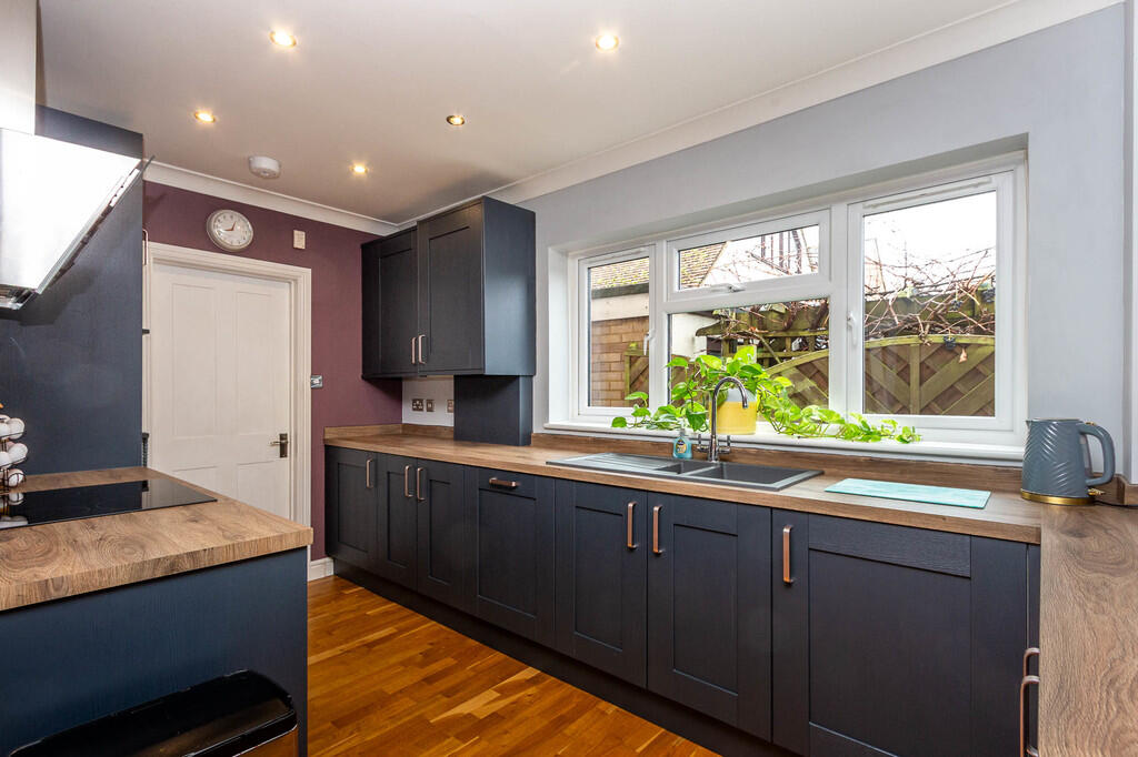 House in Rushden, North Northamptonshire - More