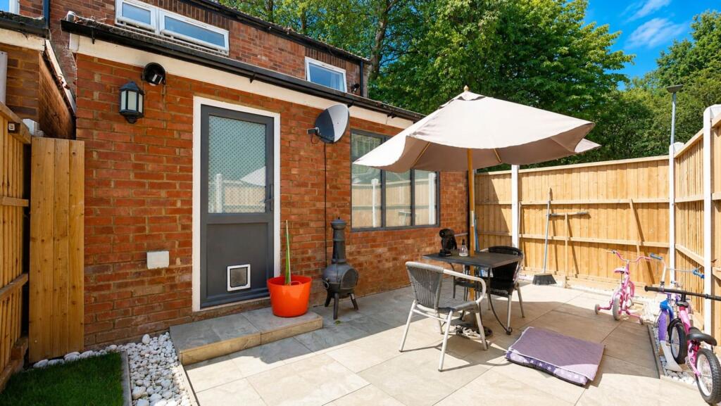 House in Hatfield, Birchwood - View 4