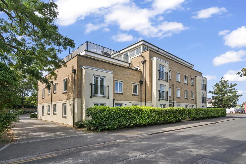 Main image of property: 211 Worton Road, Isleworth
