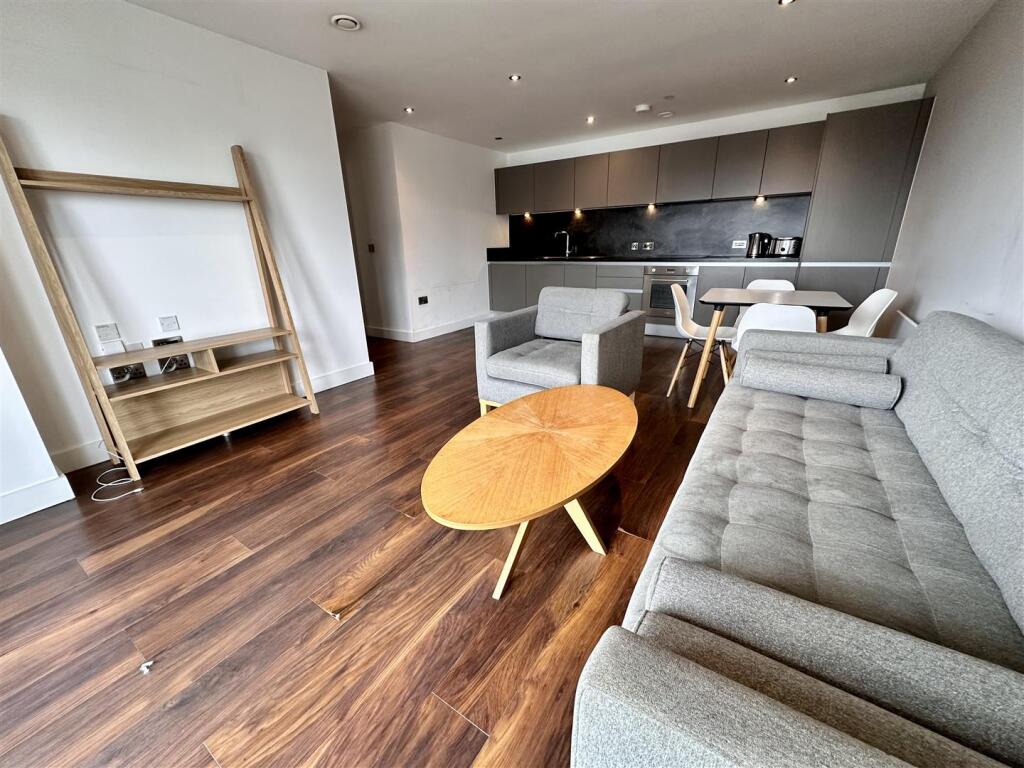Apartment in Salford, Greater Manchester - View 3