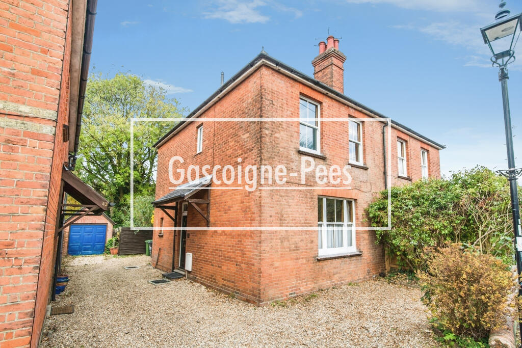 Main image of property: Chrch Square, Basinsgtoke, RG21