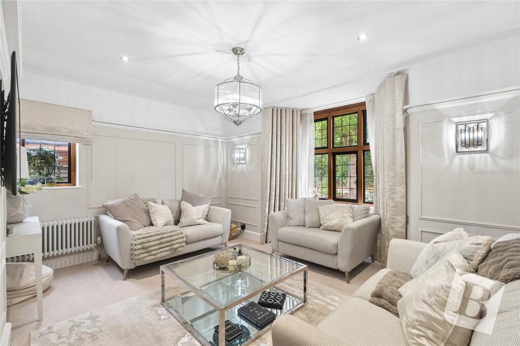 House in Romford - More