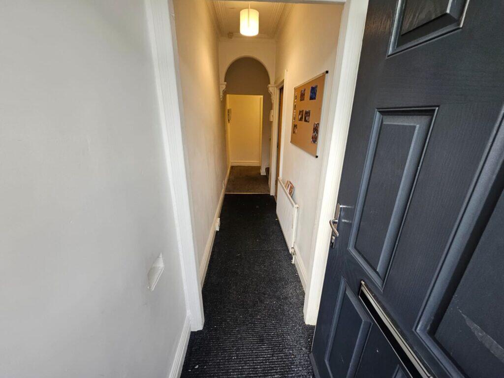 6 bedroom end of terrace house for rent