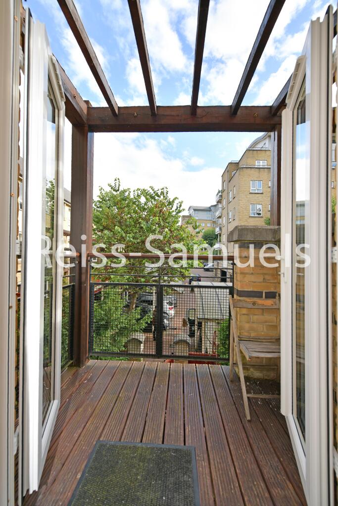 6 bedroom town house for rent