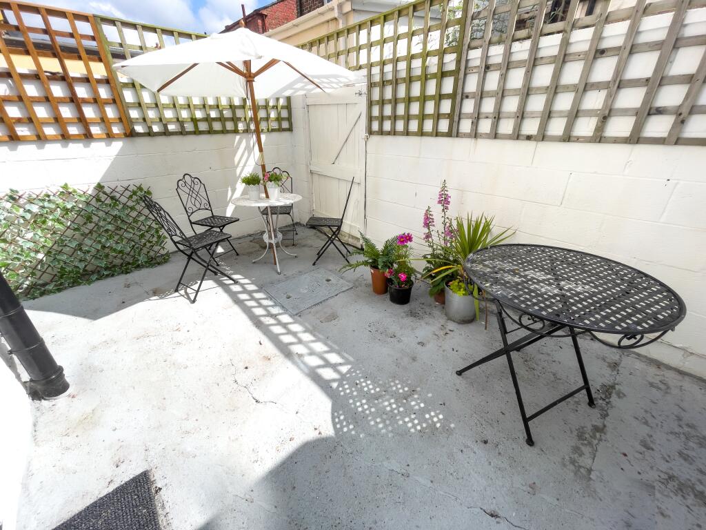 House in Liverpool, Kensington Fields, Edge Hill - More