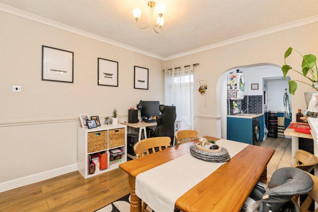 House in Lowestoft, Oulton - More