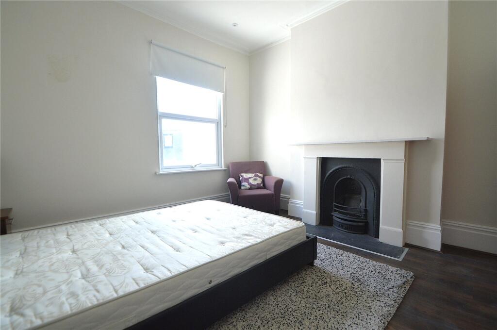 Apartment in Croydon - View 4