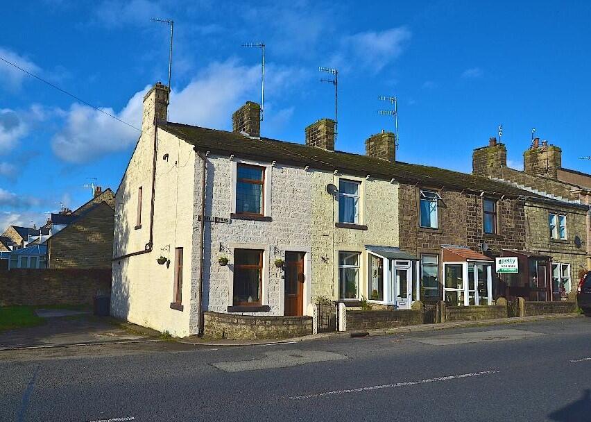 Main image of property: 2 Southfield Terrace, Colne BB8 7JA