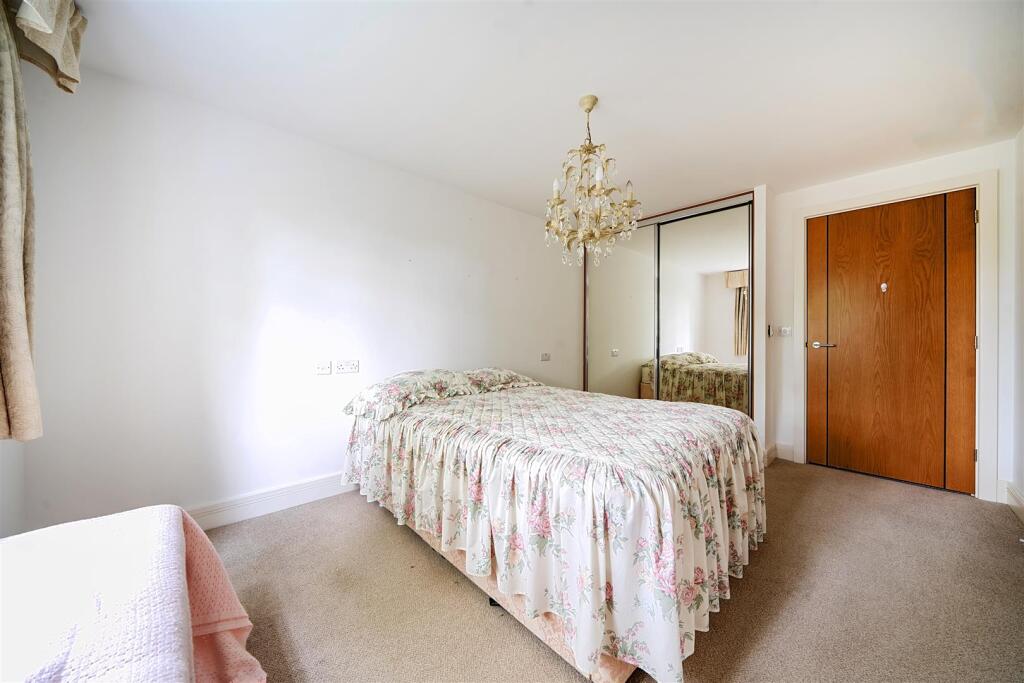 Apartment in Tonbridge - View 5