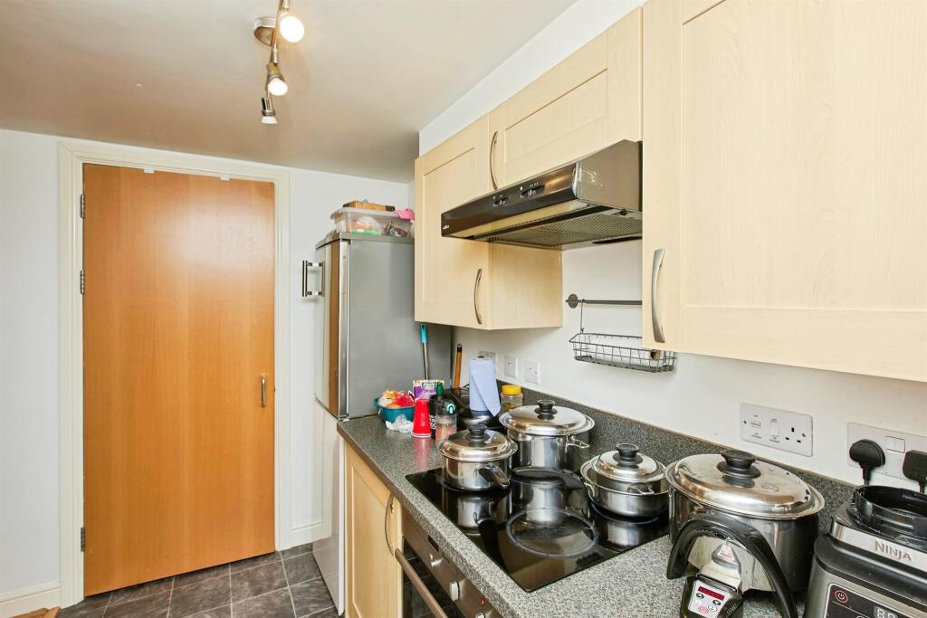 Apartment in Derby, Allestree - More