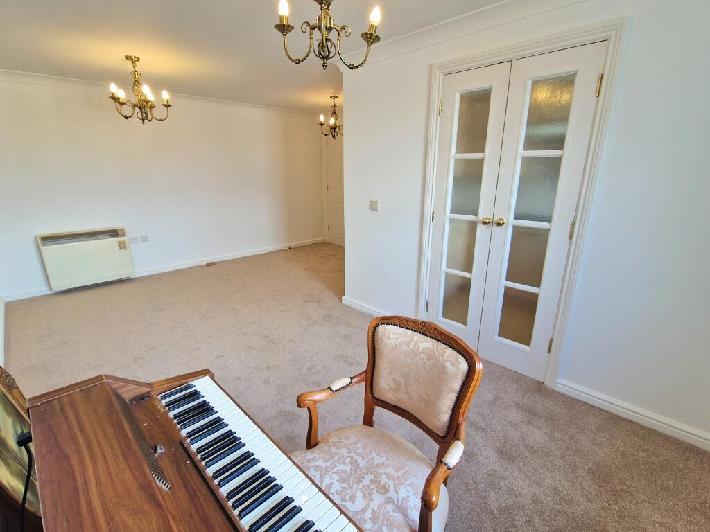 Stoneleigh Court, John Street, Porthcawl, CF36 3DY photo 3