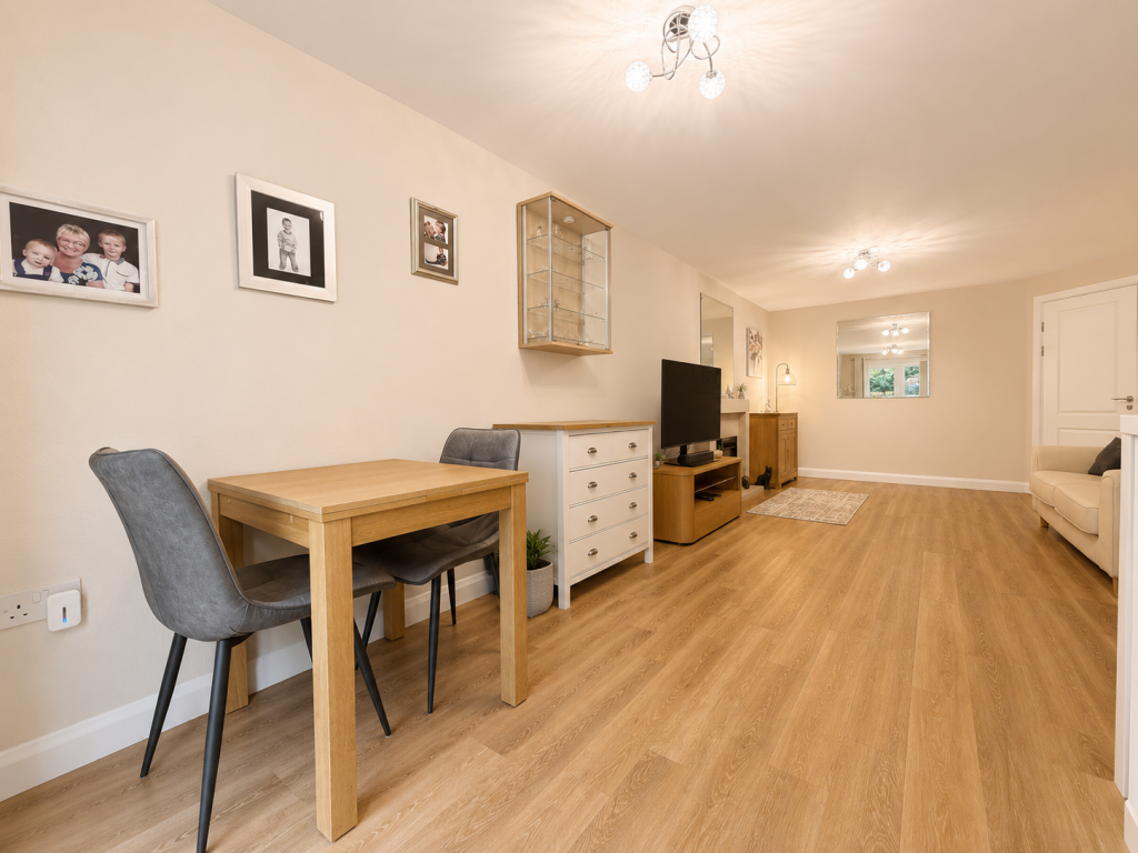 Apartment in Stockport, Heaton Chapel - More