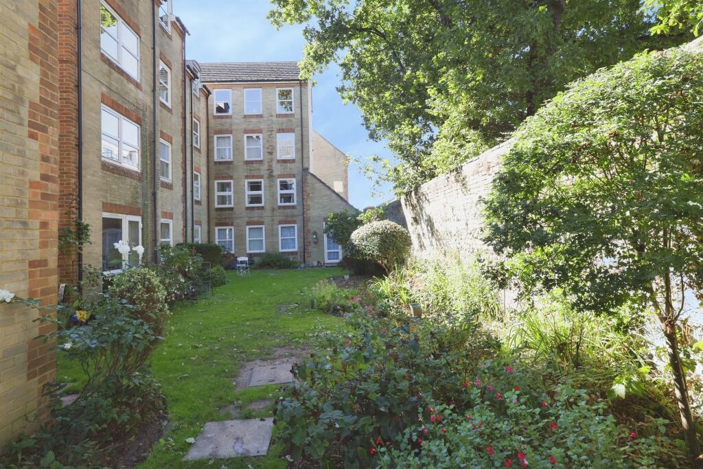 Apartment in Salisbury - View 2