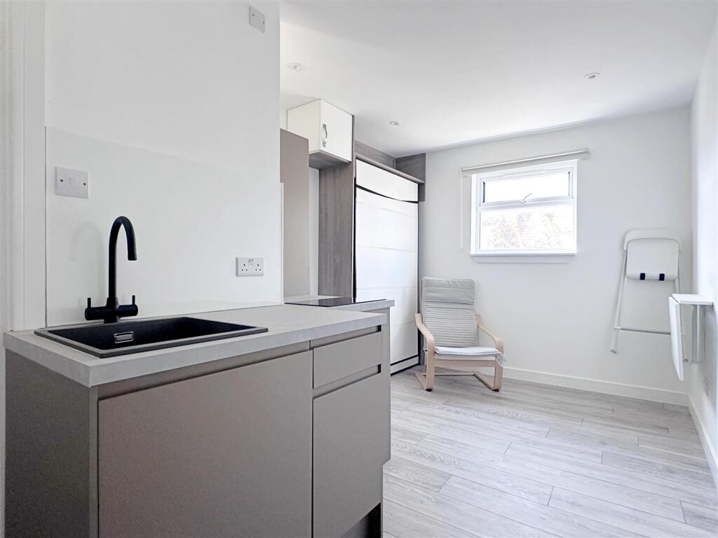 Main image of property: Lansdowne Place - Modern Studio