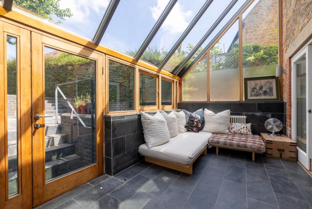House in Castle Cary - More