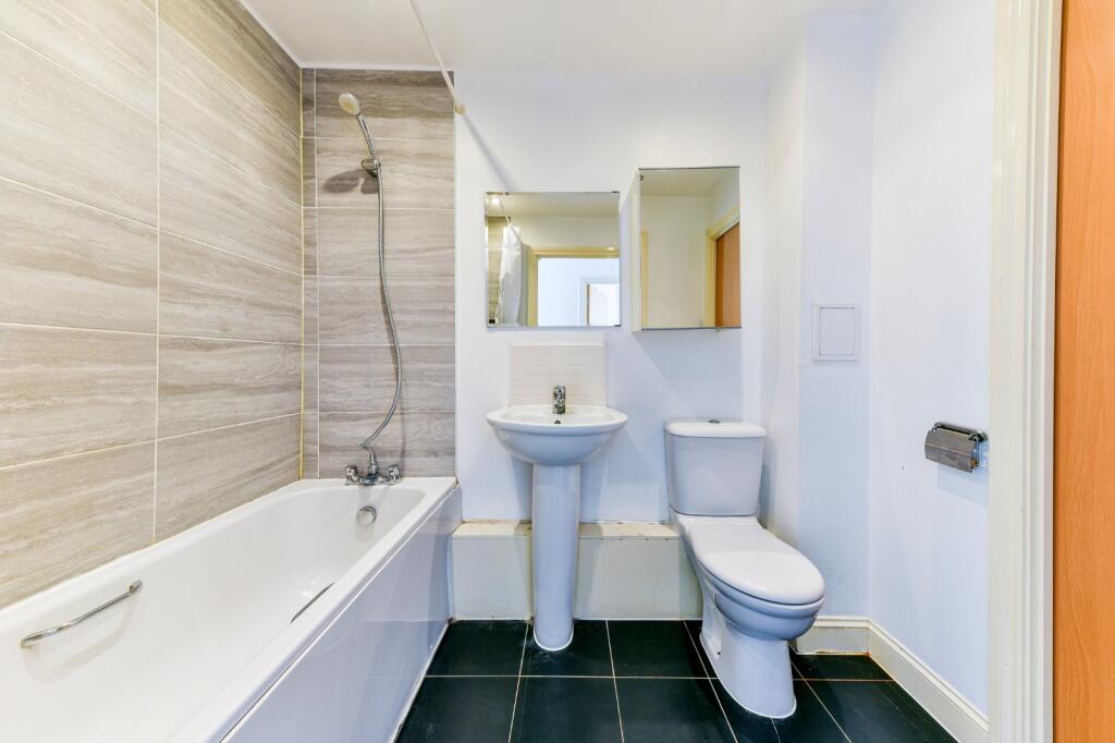 Apartment in London - View 5
