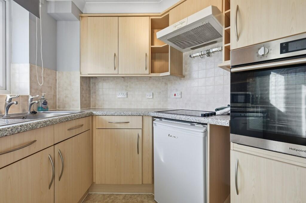 Apartment in Thurrock, Essex - More
