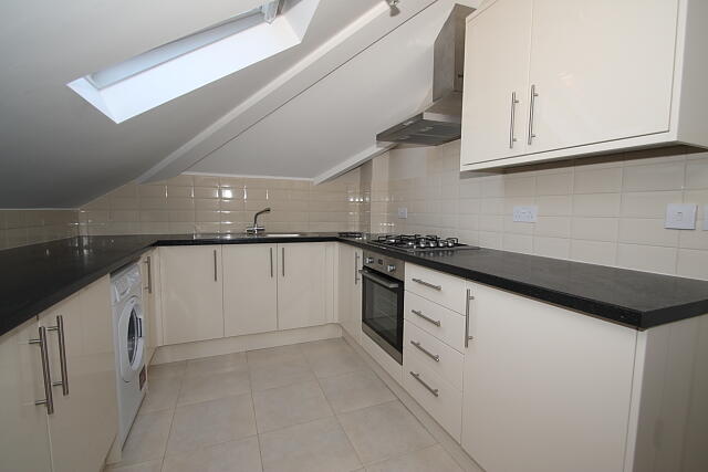 Apartment in Woking, Surrey - View 3
