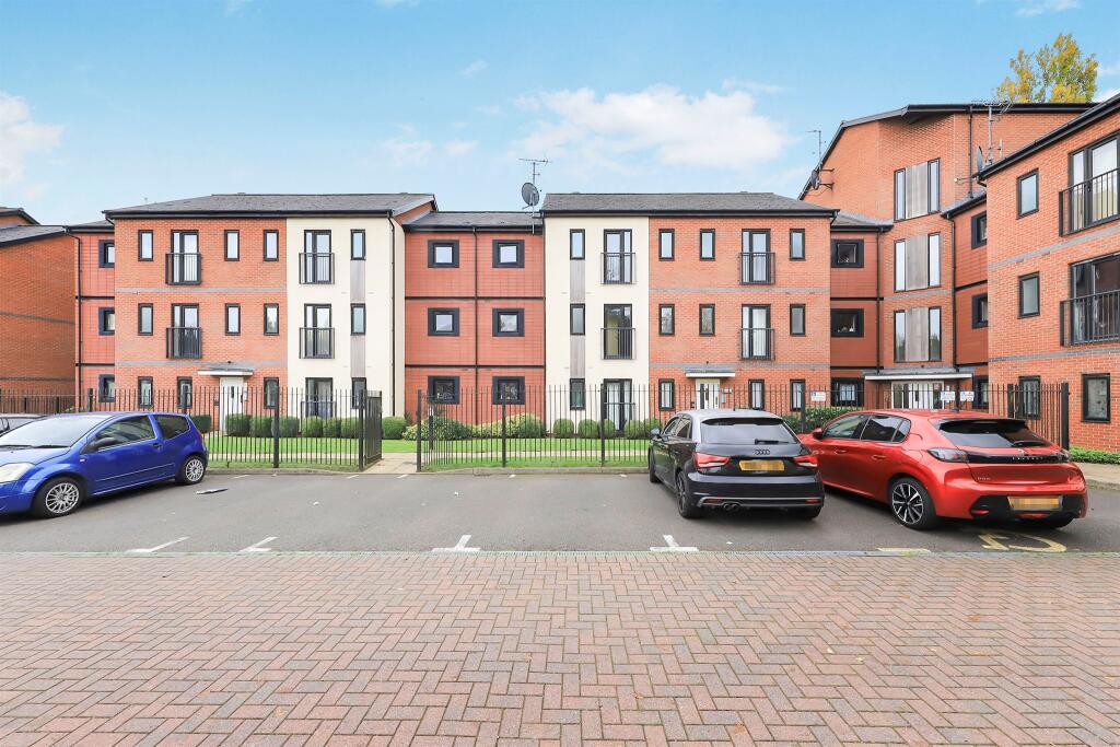 2-bed flat on Deans Gate, Willenhall, £115,000